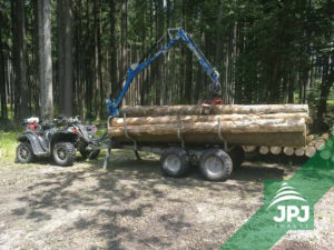 Malá vyvážečka Avesta Vagnen MS48 a pracovné štvorkolka Polaris