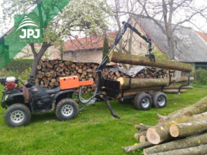 Malá vyvážečka Vahva Jussi 2000 + _400 a pracovné štvorkolka Gladiator
