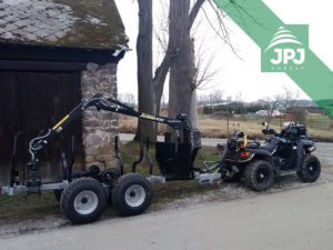 Pracovné štvorkolka Journeyman a vyvážečka Vahva Jussi 2000 + _400 sa 4WD pohonom kolies a hydraulickým navijakom